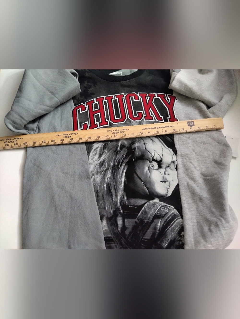 Chucky  Men's Graphic Crewneck Sweatshirt  Light Gray New Size XL - Picture 6 of 6